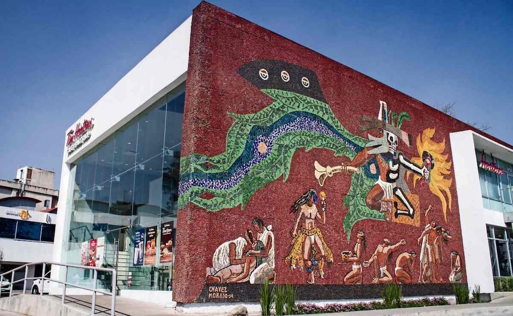 Magia y ciencias médicas es el mural que exhibe la cafetería, afuera del Metro General Anaya, en su fachada. Foto: Santiago Reyes / EL UNIVERSAL