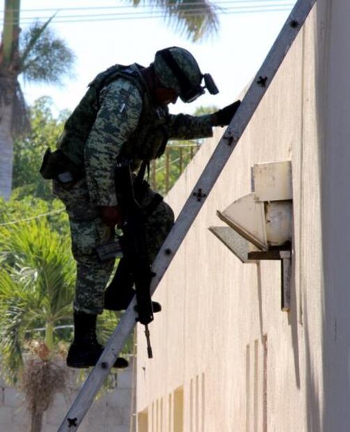 Sinaloa investiga hallazgo de cuerpo en azotea de clínica