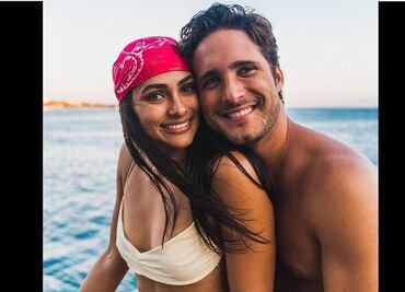 Diego Boneta y Renata Notni disfrutan su amor al máximo