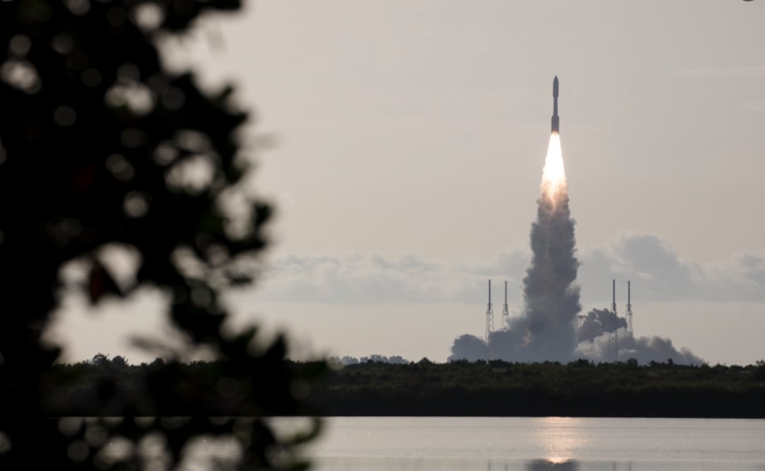 A United Launch Alliance Atlas V rocket with NASA’s Mars 2020 Perseverance rover onboard launches from Space Launch Complex 41 at Cape Canaveral Air Force Station - Photo: NASA/Joel Kowsky via @nasahqphoto
