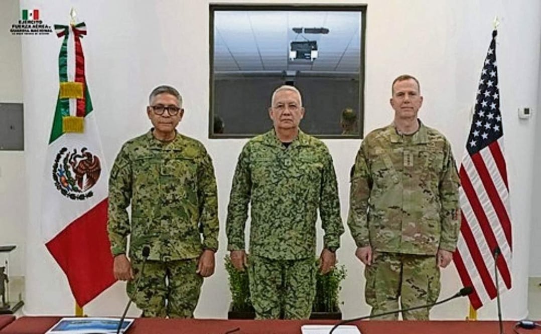 El secretario de Marina, Raymundo Pedro Morales Ángeles; el general Ricardo Trevilla Trejo, titular de la Defensa Nacional, y el general Gregory M. Guillot, jefe del Comando Norte de EU. Foto: Especial