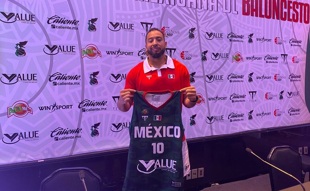 Gabriel Girón Jr. presenta la nueva camiseta de los '12 Guerreros' / Foto: Nicolás Schiller Solti - EL UNIVERSAL