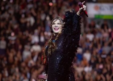 Sin escándalos, Yuridia hace historia