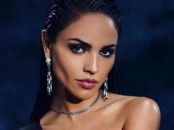 Eiza González causa furor con su bodysuit para hacer ejercicio