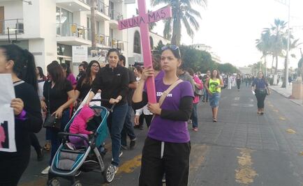 Cientos marchan por Día de la Mujer en los estados