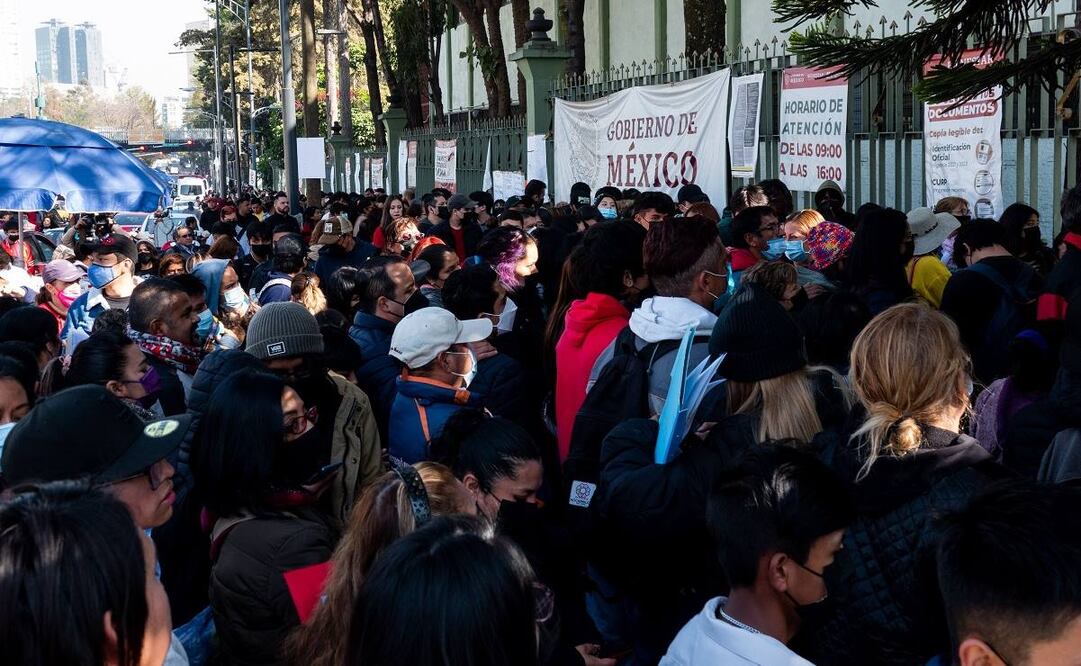 Ante el retraso de trámites programados este martes; estudiantes bloquearon la Calz. Chivatito / Foto: Cuartoscuro