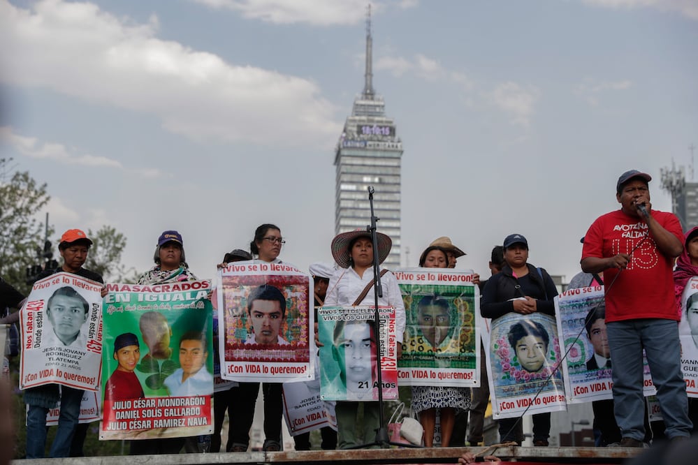 Los padres de familia de los 43 normalistas de la Normal Rural “Raúl Isidro Burgos” en Ayotzinapa protestaron a 31 meses de la desaparición de los estudiantes (IVAN STEPHENS / EL UNIVERSAL)