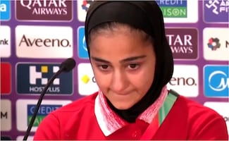 Jugadora de Irán rompe en llanto al hablar de la guerra durante la Copa de Asia