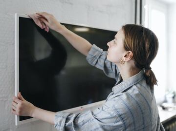 Cómo limpiar la pantalla de tu televisión para no dañarla