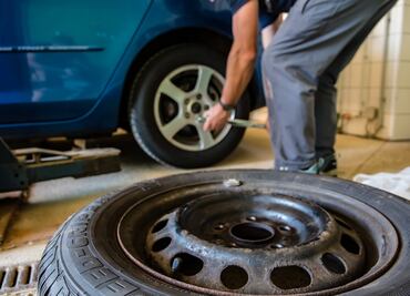 ¿Cómo puedes cobrarle a la CDMX las llantas si se te rompen por un bache?