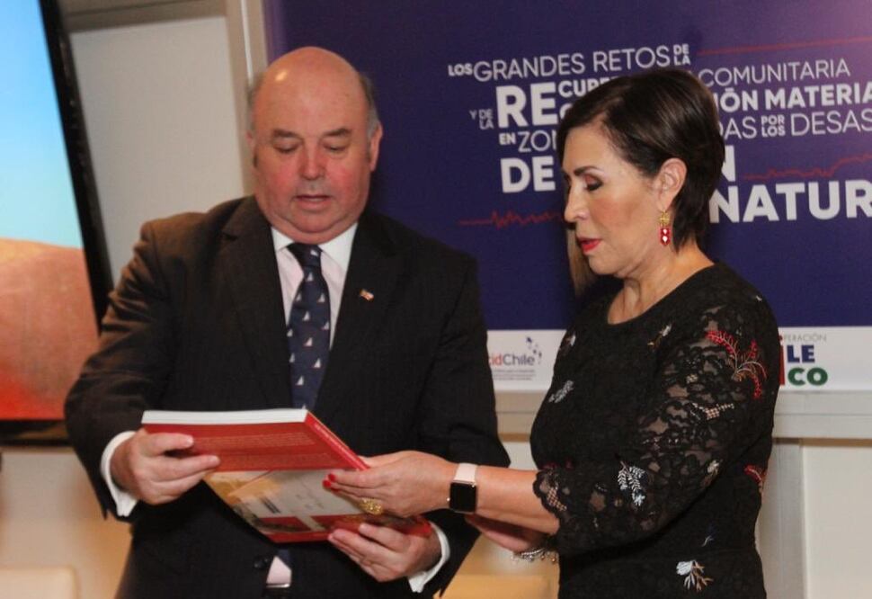 Señaló que en el caso de los sismos de 2017 se otorgaron apoyos económicos a través de tarjetas de Bansefi por casi 8 mil millones de pesos a las familias que sufrieron daño total o parcial en sus casas. Foto tomada del Twitter @Rosario_Robles_