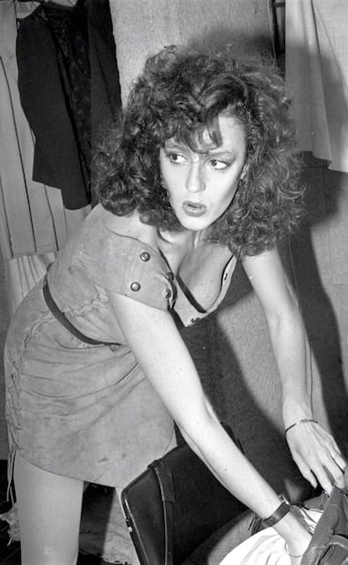 Tampoco el cambio de ropa con que Mar Castro se preparó para el coctel al que iría tras hablar con este diario era su imagen real: explicó que era un vestido que le prestaron para la ocasión y que se negó a ir con la playera de la cerveza. Archivo EL UNIVERSAL.