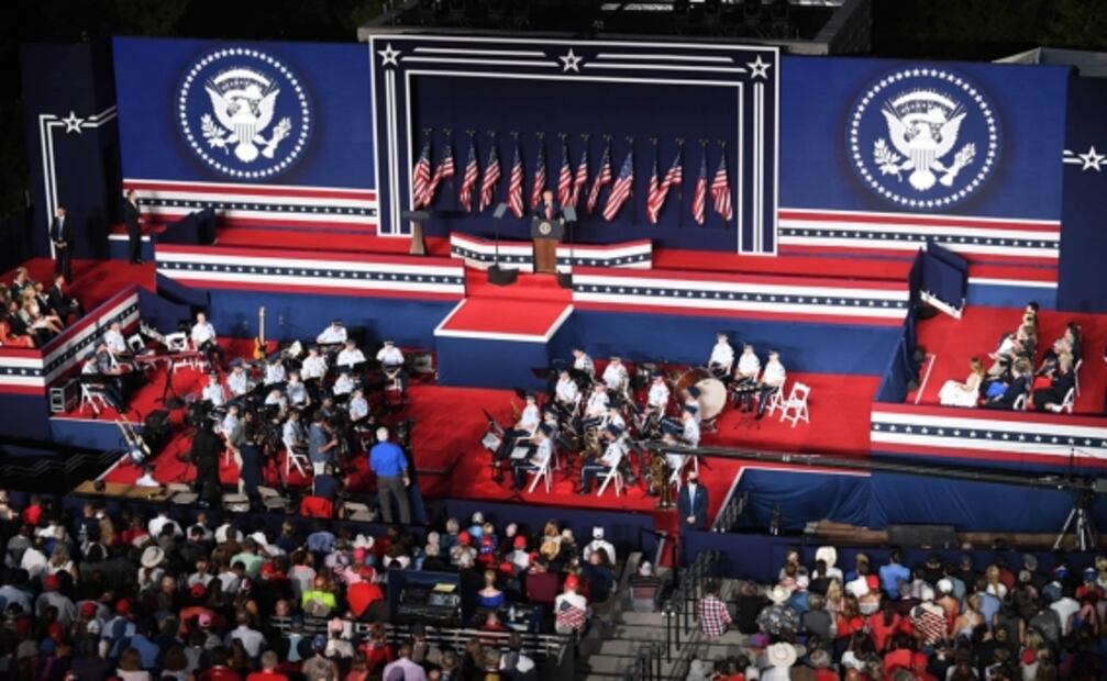En el Monte Rushmore, Trump dice que manifestantes buscan "difamar" a los héroes