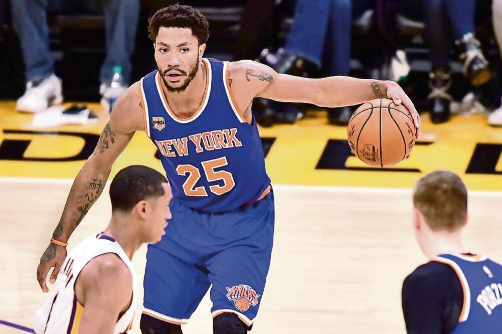 Tras tocar puertas de varias quintetas, Derrick Rose se queda en Cleveland (FREDERIC J. BROWN. AFP)