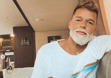 Ricky Martin lanza buenas vibras a sus fans y lo comparan con Papá Pitufo