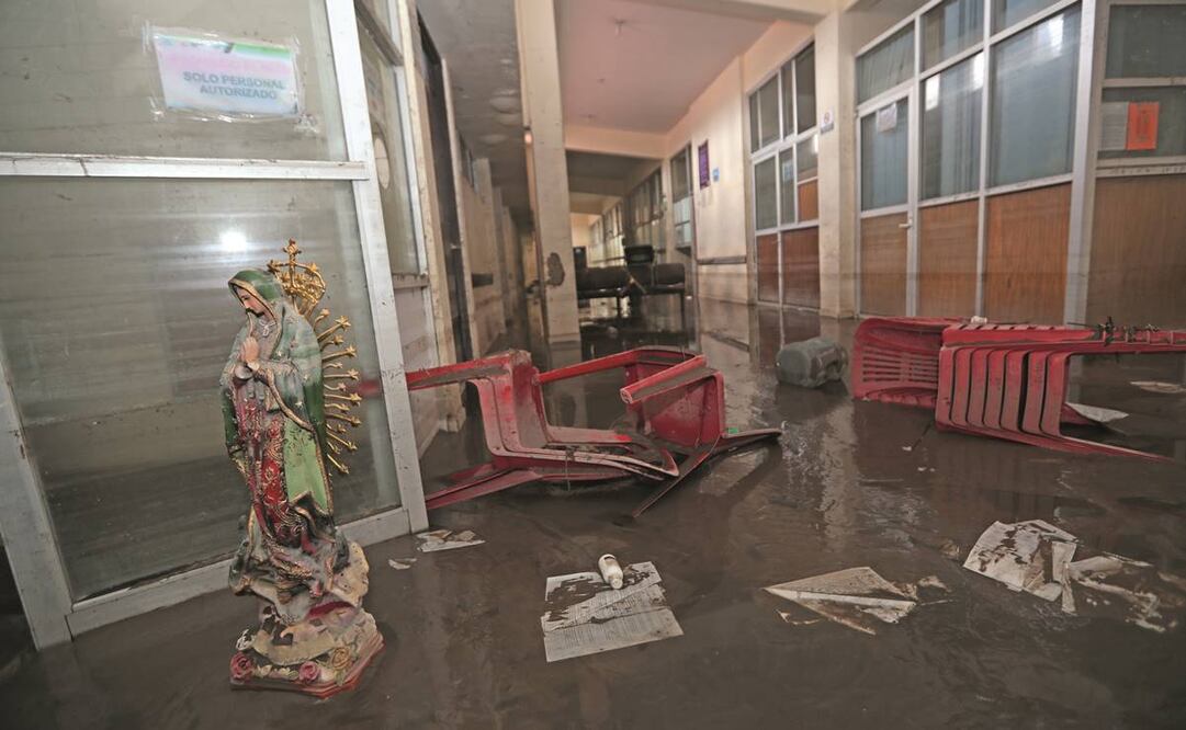 La capacidad de respuesta hospitalaria puede verse afectada tras los daños que dejó la inundación en dos centros de salud. Foto: Valente Rosas/ EL UNIVERSAL.