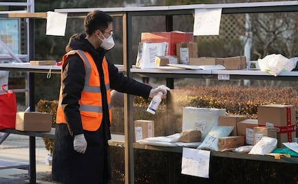 Por riesgo de Covid-19, China ordena desinfectar paquetes provenientes del extranjero