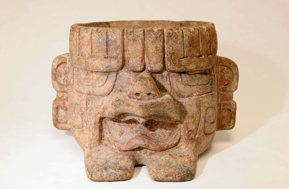 Fotografía cedida hoy por la Secretaría de Relaciones Exteriores (SRE) de México que muestra una pieza prehispánica que será repatriada a México. 
Foto: EFE / SRE