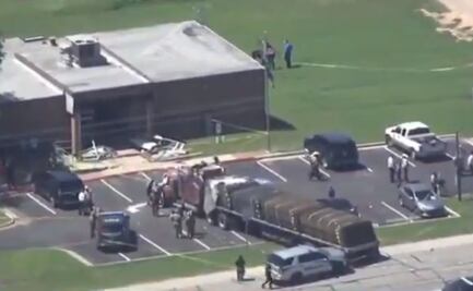 Tráiler se estrella contra oficina del Departamento de Seguridad Pública en Texas; reportan al menos 16 heridos