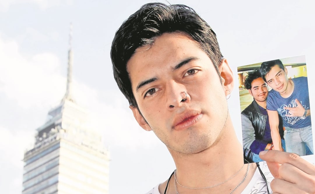 Moisés perdió a uno de sus mejores amigos en un accidente automovilístico. La velocidad fue el principal enemigo de estos jovenes. (IRVIN OLIVARES/ EL UNIVERSAL)