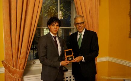 Isaac Hernández awarded for his talent and career