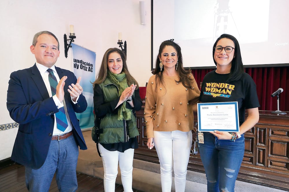 Emmanuel Navarro Arroyo, director de Comunicación de la Universidad Panamericana; Blanca Nacer, Perla Díaz de Ealy, presidenta de Maepec, y Paola Escalante, creativa business partner en Google, luego de la conferencia magistral. IRVIN OLIVARES. 