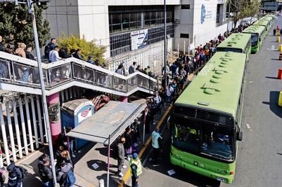 Largas filas para subir al RTP por cierre de Línea B