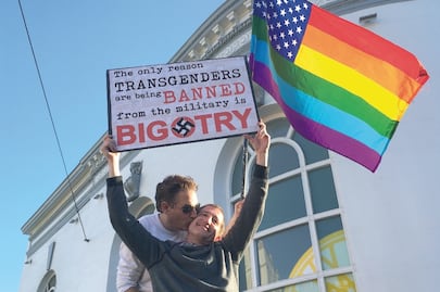 Trump da golpe a soldados transgénero
