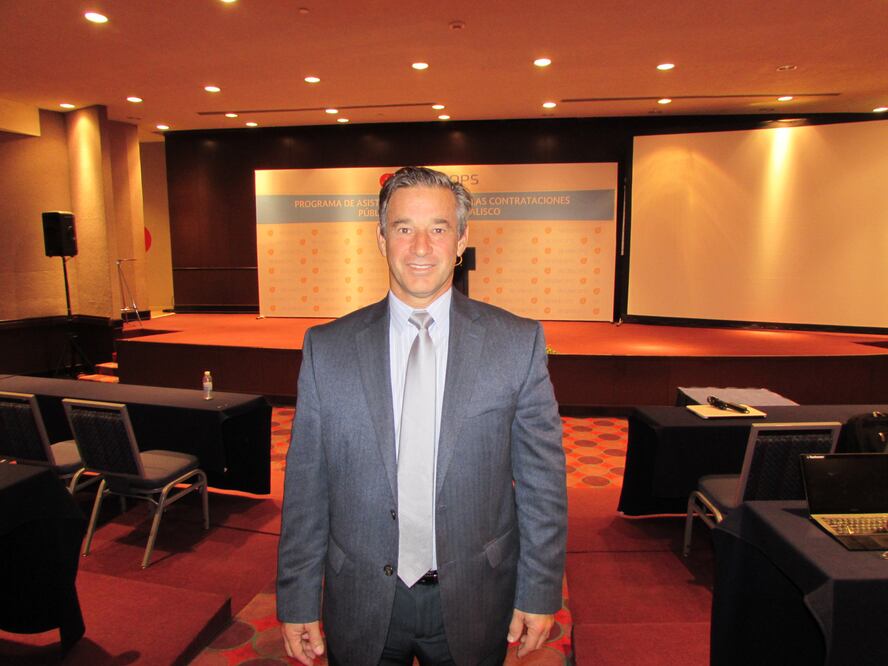 José Moscoso, líder de Servicios de Asesoría en Adquisiciones a Nivel Global de la ONU, dijo que Jalisco debe implementar mejores modelos de licitación (RAÚL TORRES. EL UNIVERSAL)