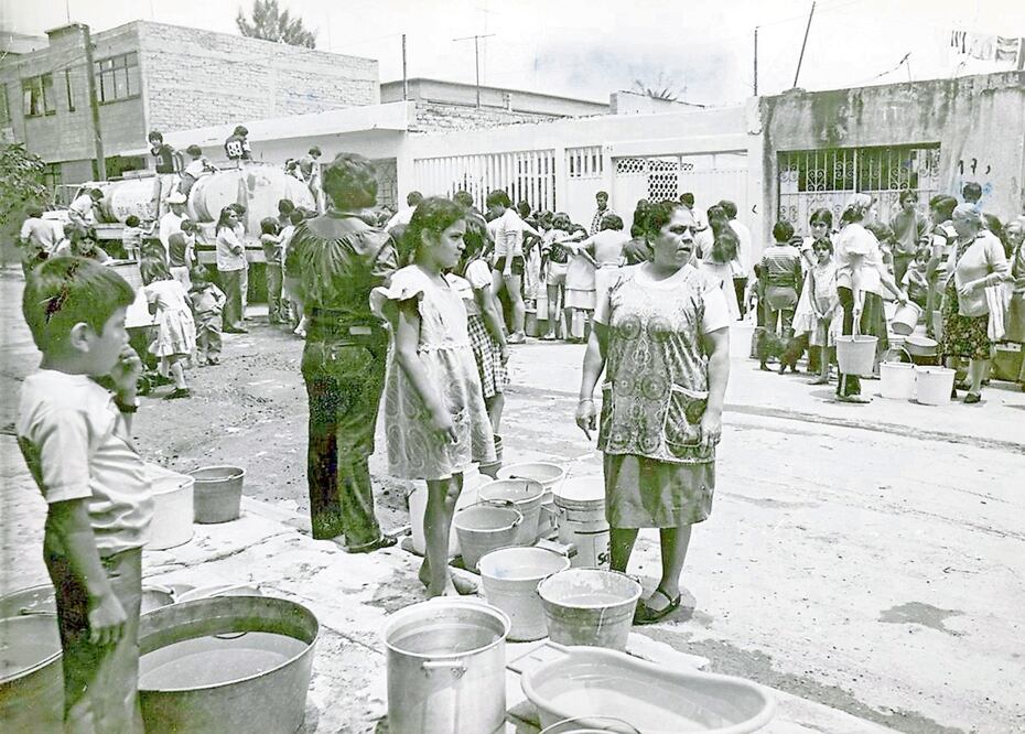 Los años 40 fue una época en la que la mayoría de la población del DF vivió con  el mínimo de agua, en espera de la solución que solo tardaba Foto: archivo El Universal