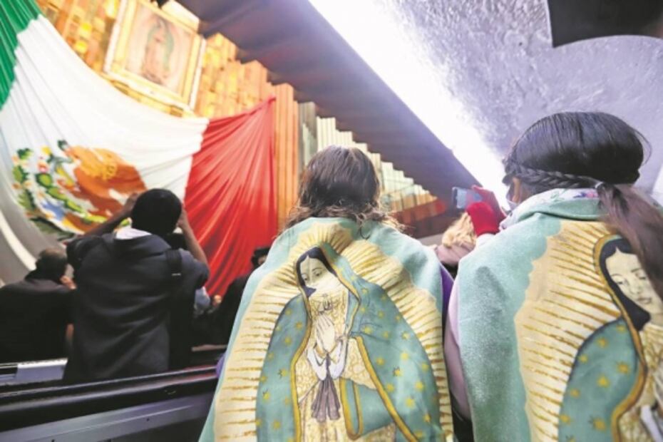 Caminan kilómetros para expresar su fe