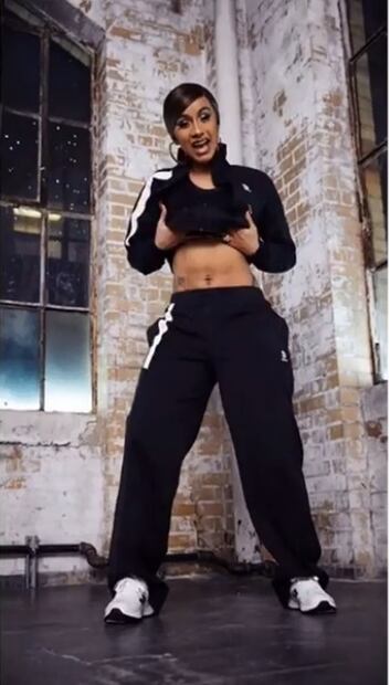 Cardi B anuncia colaboración con Reebok