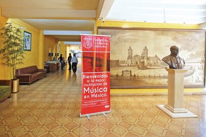 Festejan 75 años de enseñar música antigua y sacra