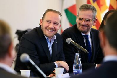 Taboada presume sus políticas de gobierno en la Cámara Española de Comercio en México