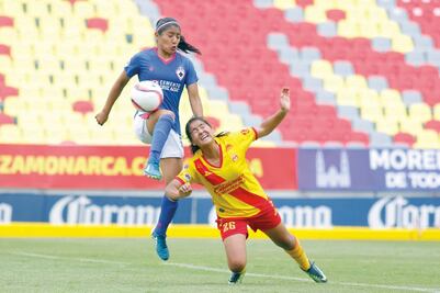 A los 12 años debuta en la Liga Femenil