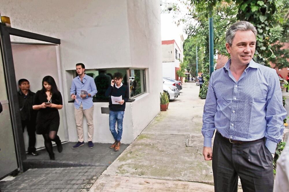 Colaboradores y su equipo más cercEn su casa en la colonia Las Águilas, miembros del equipo de Zavala le organizaron una fiesta de cumpleaños anticipada con 200 invitados  (ESPECIAL)