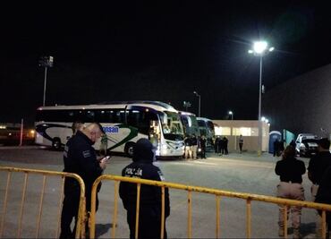 Aficionados de Tigres, bien vigilados en el estadio Corona