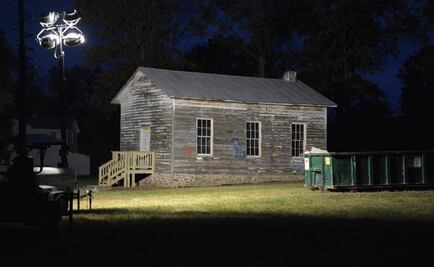 Condenan a jóvenes a leer libros sobre racismo