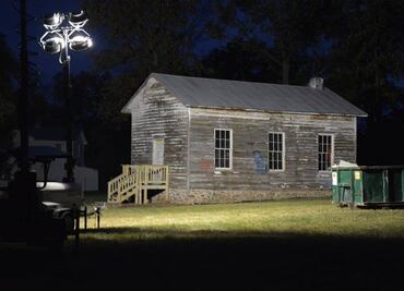 Condenan a jóvenes a leer libros sobre racismo