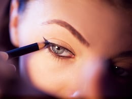 Riesgos del delineado dentro del ojo, según expertos