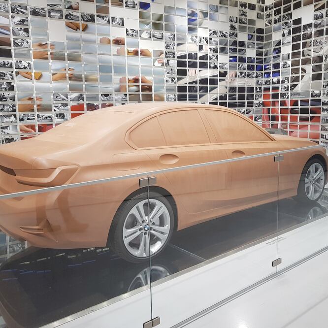 Versión de arcilla de la nueva Serie 3 que BMW empezará a fabricar en marzo próximo en la nueva planta de San Luis Potosí. Se prevé que en este complejo se produzcan 175 mil unidades al año. Foto: SARA CANTERA. EL UNIVERSAL