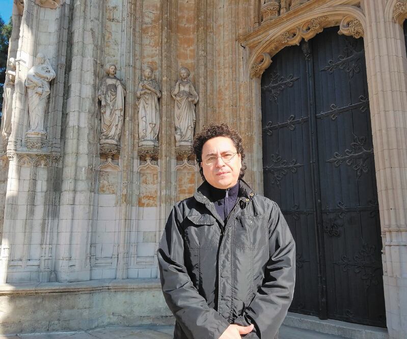 El padre Abbé Mario Rosas llegó a la capital de Europa a finales de 2003; fue enviado como seminarista para realizar estudios de Filosofía y Teología. Foto: INDER BUGARIN. EL UNIVERSAL