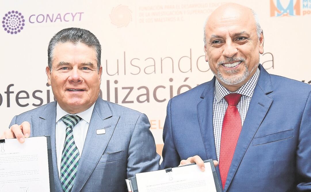 Por los estudiantes. Juan Díaz de la Torre (SNTE) y Enrique Cabrero Mendoza (Conacyt) dijeron que se busca apoyar la educación básica. (SNTE)