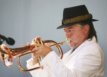 Chuck Mangione, figura clave del jazz, fallece a los 84 años; ganó el Grammy en dos ocasiones