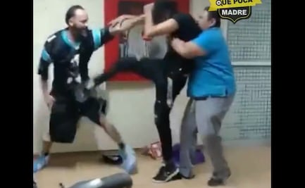 Video. "Agárrenselo a put...": golpean a hombre que presuntamente agredió a mujer en IMSS de Jalisco