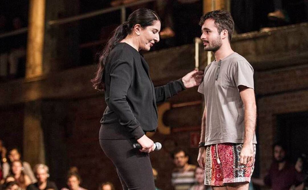 En el Centro Sesc  Pompeia, Abramovic trabajó con varios grupos de jóvenes en la aplicación de su método, el cual busca, en cuatro posiciones de contemplación (acostado, sentado, de pie y caminata lenta), potenciar la sensibilidad. FOTO: Especial