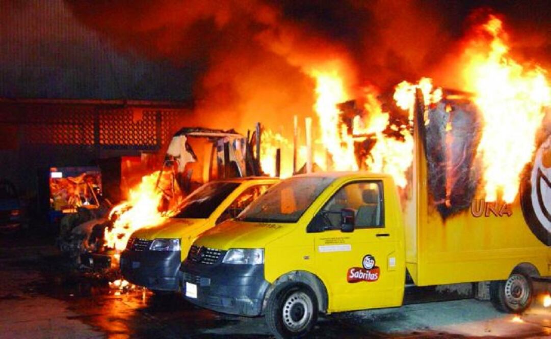 In May 2012 organized crime set on fire trucks and warehouses of Sabritas in Guanajuato and Morelia. (Photo: Archive / EL UNIVERSAL)