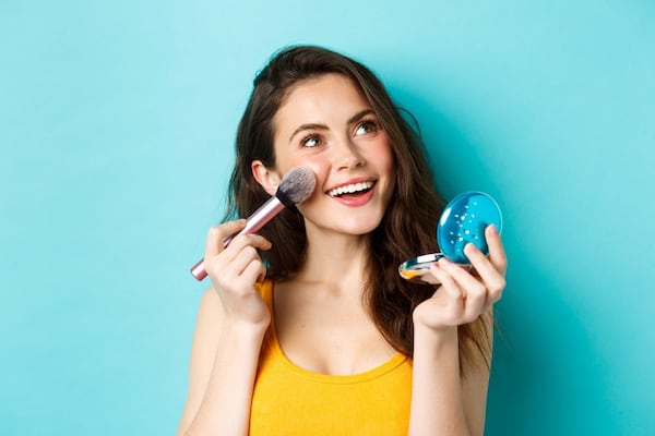 ¿Cómo hacer que tu maquillaje dure más tiempo?; tips contra los climas extremos