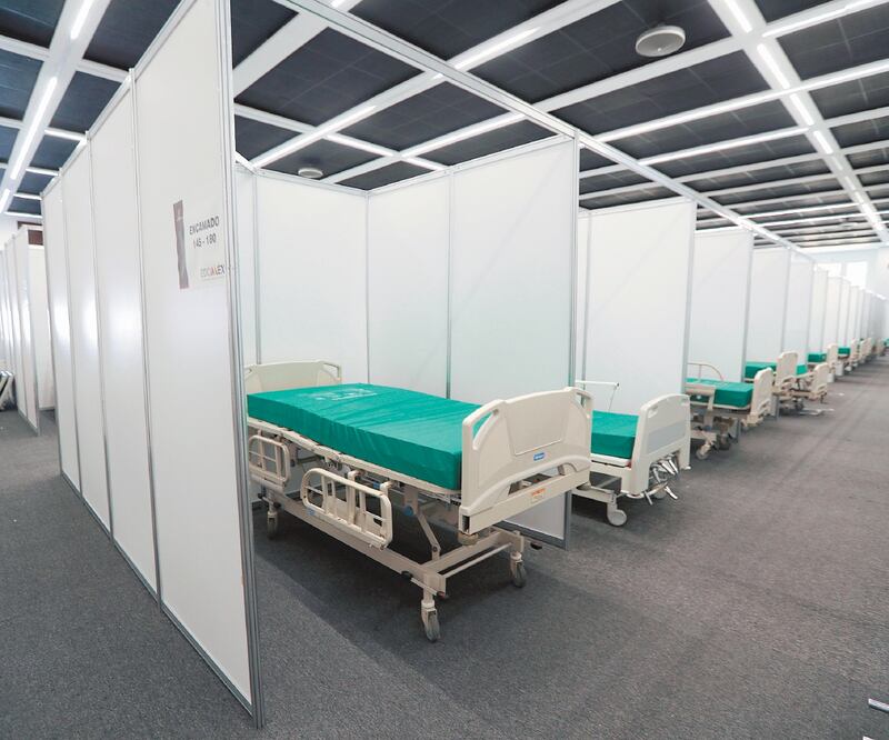 El Centro de Convenciones en Toluca se ubica junto al C5 de la Secretaría de Seguridad, mide 3 mil 500 metros y además del equipamiento, fue dividido en 160 camas de hospitalización y 50 con oxígeno, en caso de ser necesario. JORGE ALVARADO. EL UNIVERSAL