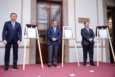 Develan en Segob cuadros de ex secretarios de la dependencia